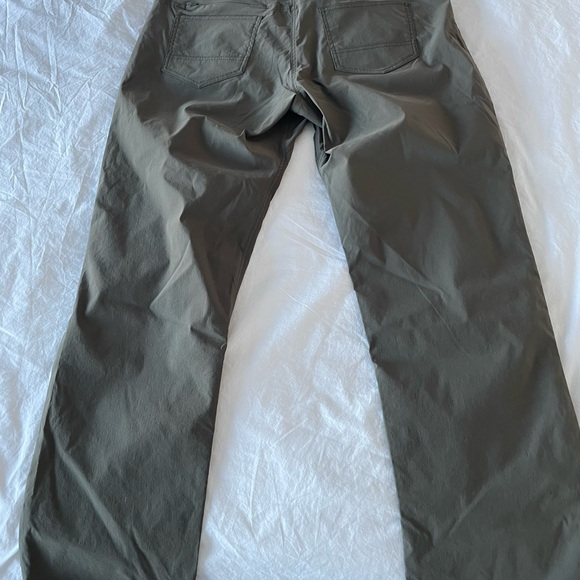 The North Face Men's Shorts - Olive Green - Picture 2 of 4